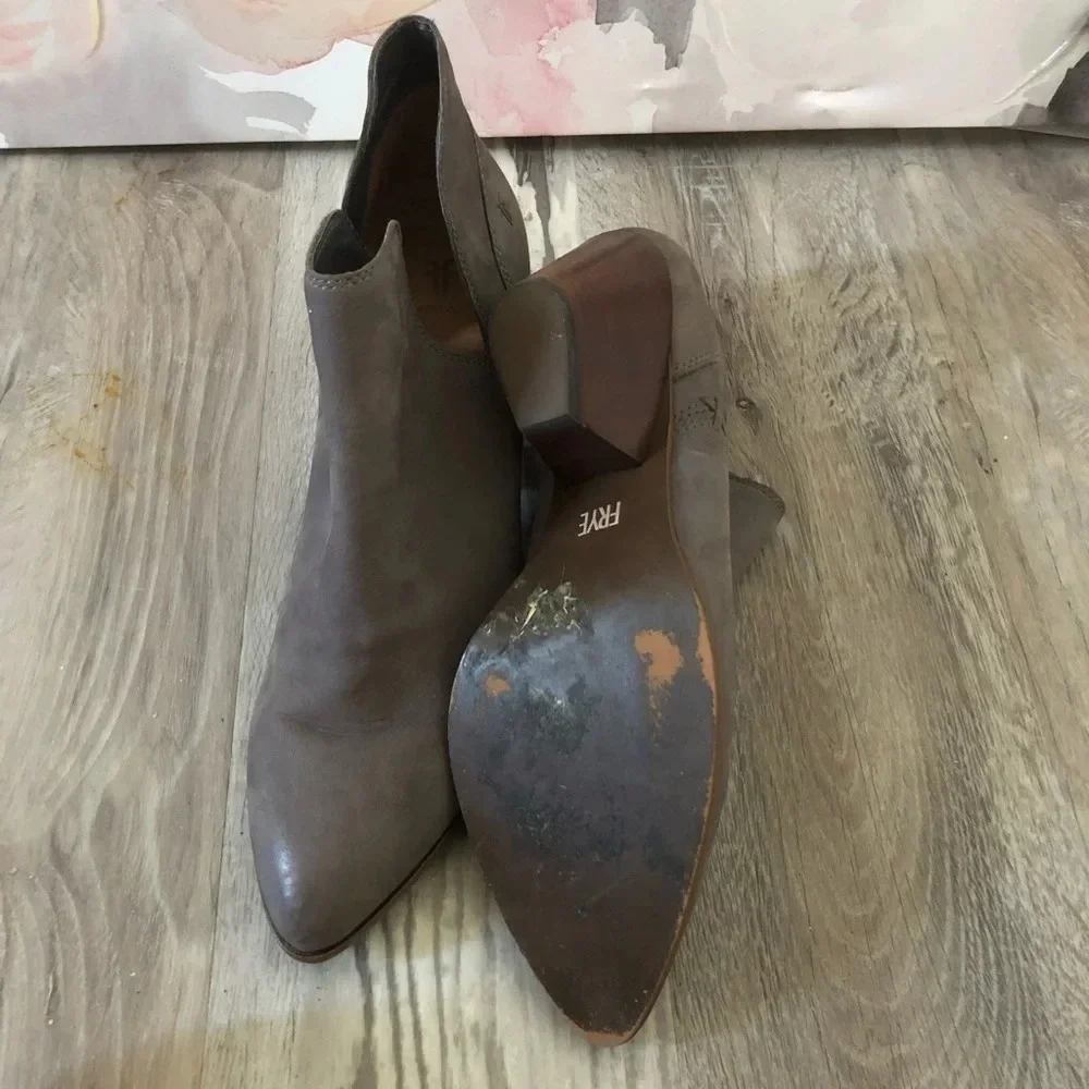 ! Frye WOMEN Reina Cut Out Bootie size 10